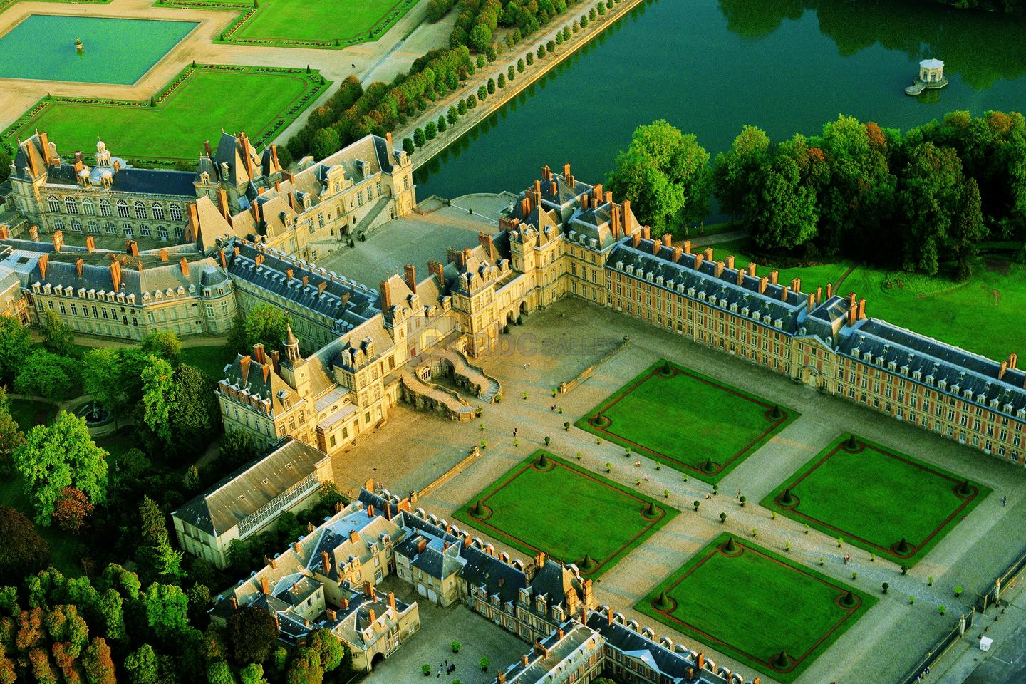 Château De Fontainebleau - French Baroudeur